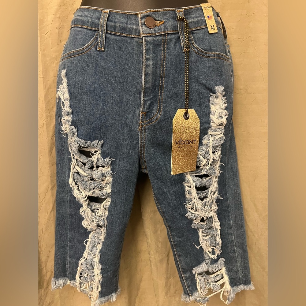 NWT Vibrant Distressed Bermuda Capris size Medium